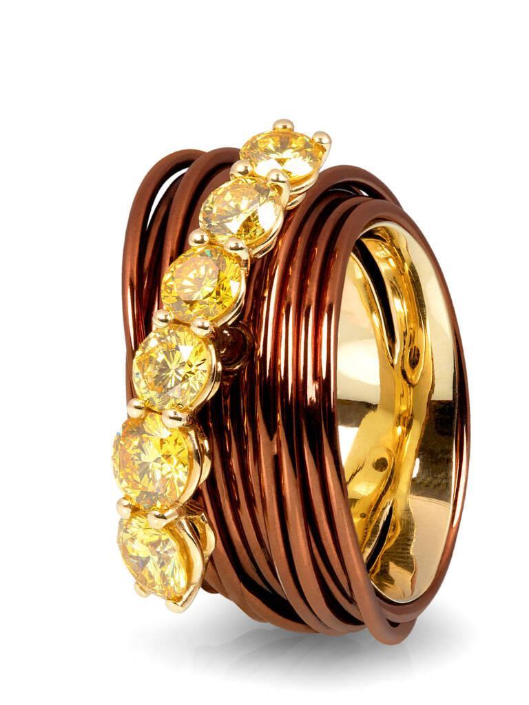 he_wire_ring_with_yellow_diamonds_brown_rg