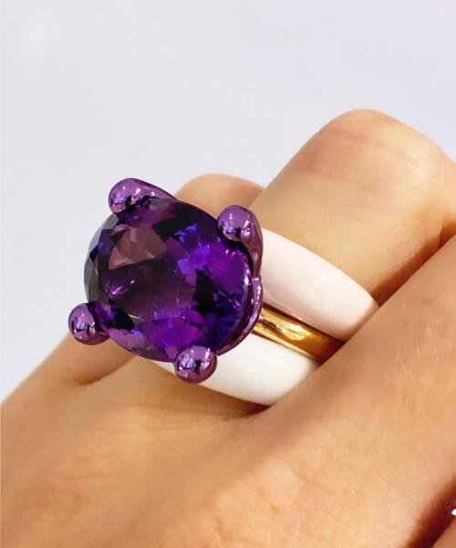 Simple Ring with Oval Amethyst