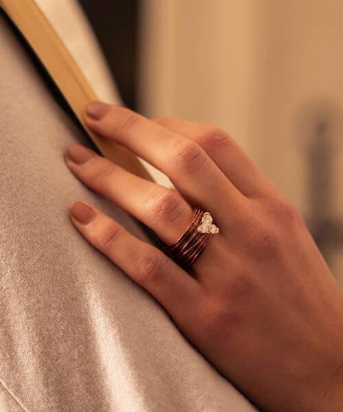 The Wire Ring with three Diamonds