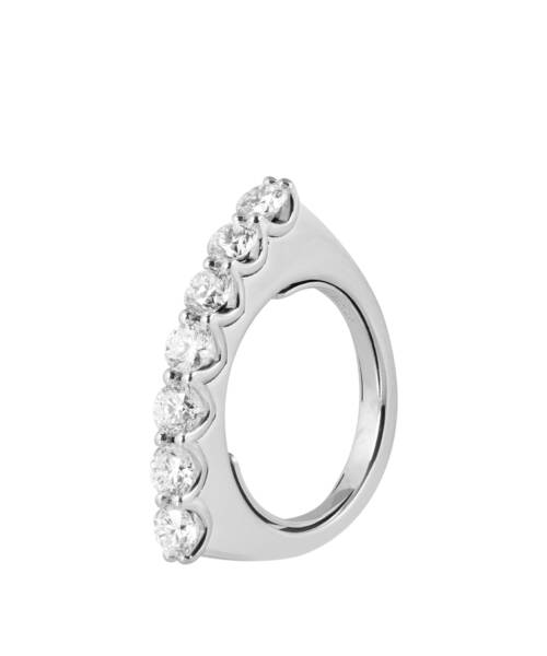 Simple diamond ring in white gold