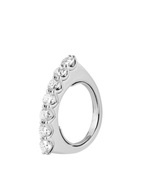 Simple diamond ring in white gold