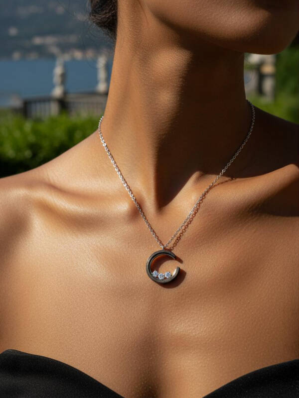 "Carbon on Carbon" Necklace in White Gold - Image 2