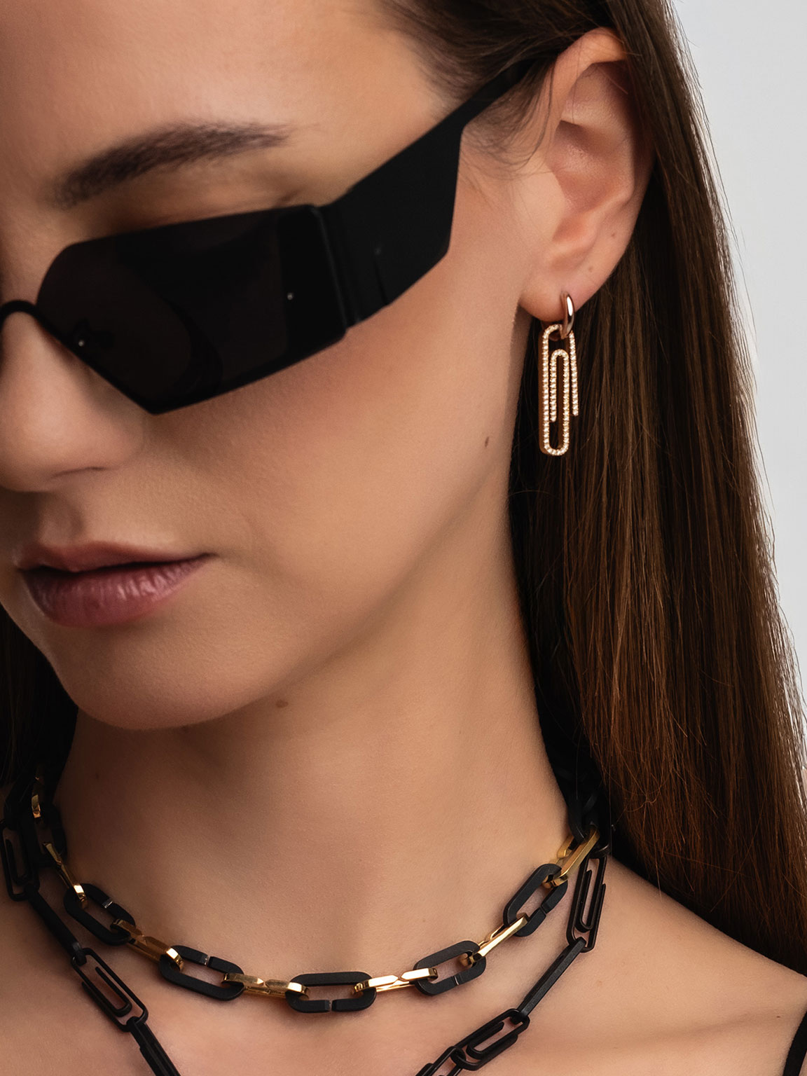 Small Paperclip with Diamonds in Rose Gold - Image 2